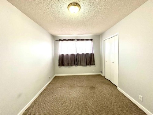 511 Sabrina Road Sw, Calgary, AB - Indoor Photo Showing Other Room