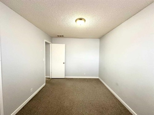 511 Sabrina Road Sw, Calgary, AB - Indoor Photo Showing Other Room