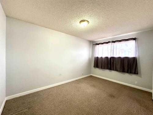 511 Sabrina Road Sw, Calgary, AB - Indoor Photo Showing Other Room