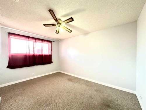 511 Sabrina Road Sw, Calgary, AB - Indoor Photo Showing Other Room