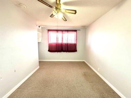 511 Sabrina Road Sw, Calgary, AB - Indoor Photo Showing Other Room