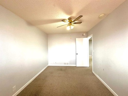 511 Sabrina Road Sw, Calgary, AB - Indoor Photo Showing Other Room