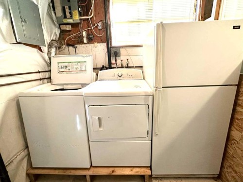 511 Sabrina Road Sw, Calgary, AB - Indoor Photo Showing Laundry Room