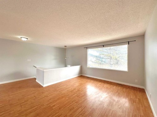 511 Sabrina Road Sw, Calgary, AB - Indoor Photo Showing Other Room