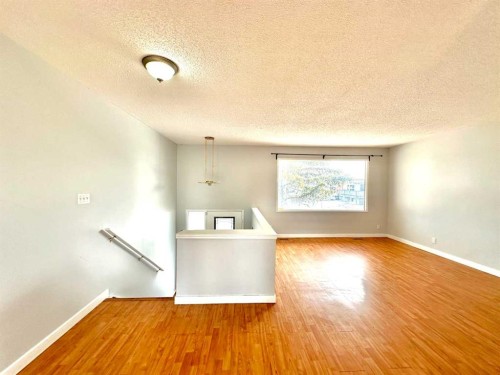 511 Sabrina Road Sw, Calgary, AB - Indoor Photo Showing Other Room