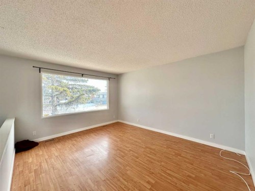 511 Sabrina Road Sw, Calgary, AB - Indoor Photo Showing Other Room