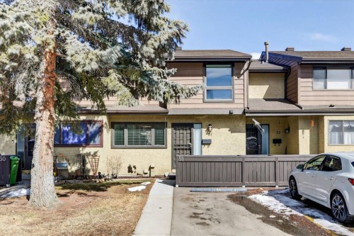 51-2300 Oakmoor Drive SW Calgary, AB T2V 4N7