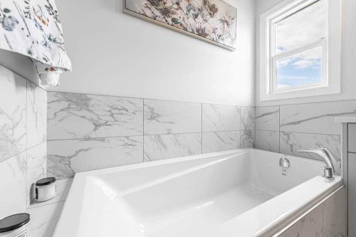 178 Creekstone Path Sw, Calgary, AB - Indoor Photo Showing Bathroom