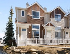 18 Tuscany Court NW Calgary, AB T3L 2Y8