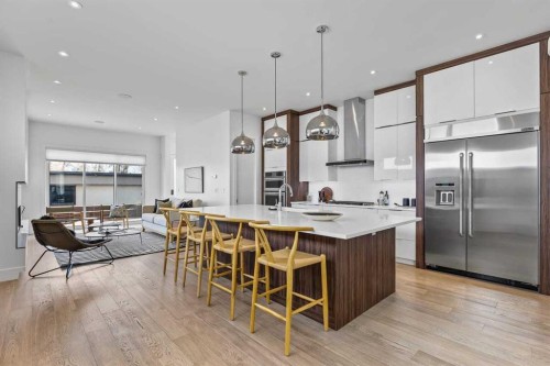 1400 26A Street Sw, Calgary, AB - Indoor Photo Showing Kitchen With Upgraded Kitchen
