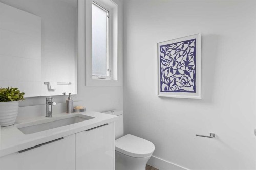 1400 26A Street Sw, Calgary, AB - Indoor Photo Showing Bathroom