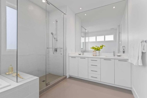 1400 26A Street Sw, Calgary, AB - Indoor Photo Showing Bathroom