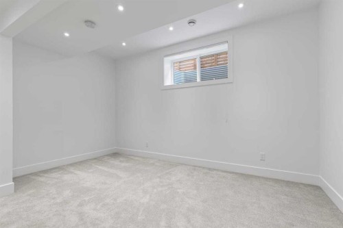 1400 26A Street Sw, Calgary, AB - Indoor Photo Showing Other Room
