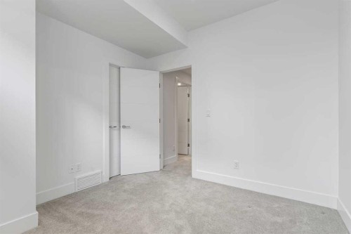 1400 26A Street Sw, Calgary, AB - Indoor Photo Showing Other Room