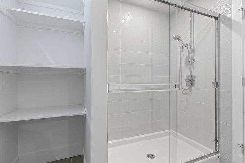 1400 26A Street Sw, Calgary, AB - Indoor Photo Showing Bathroom