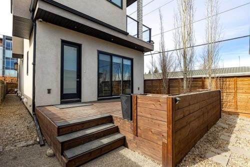 1400 26A Street Sw, Calgary, AB - Outdoor With Exterior