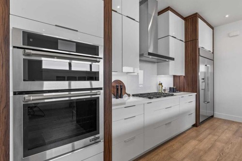 1400 26A Street Sw, Calgary, AB - Indoor Photo Showing Kitchen