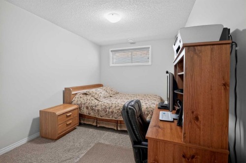 24 Legacy Landing, Calgary, AB - Indoor Photo Showing Bedroom