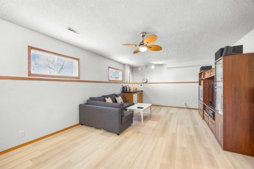 199 Coventry Close Ne, Calgary, AB - Indoor