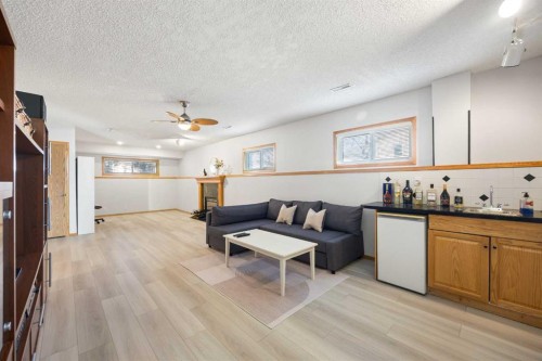 199 Coventry Close Ne, Calgary, AB - Indoor