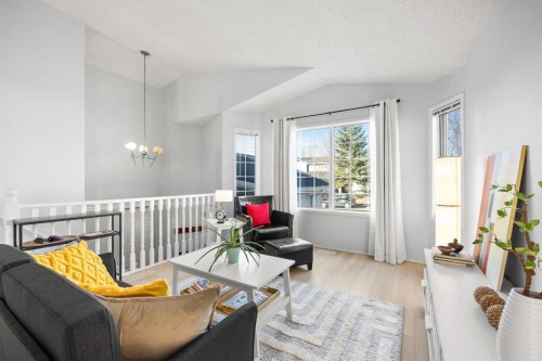 199 Coventry Close Ne, Calgary, AB - Indoor Photo Showing Living Room