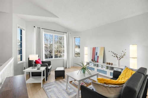 199 Coventry Close Ne, Calgary, AB - Indoor Photo Showing Living Room