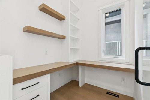 523 32 Street, Calgary, AB - Indoor With Storage