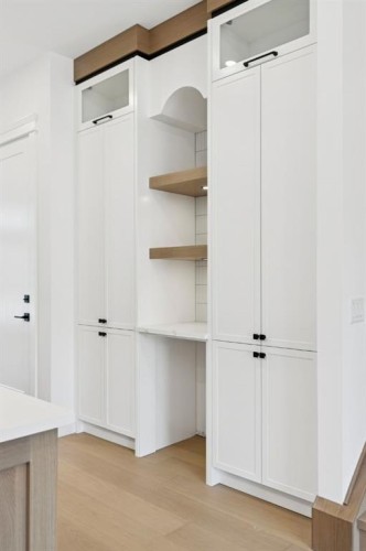 523 32 Street, Calgary, AB - Indoor Photo Showing Other Room