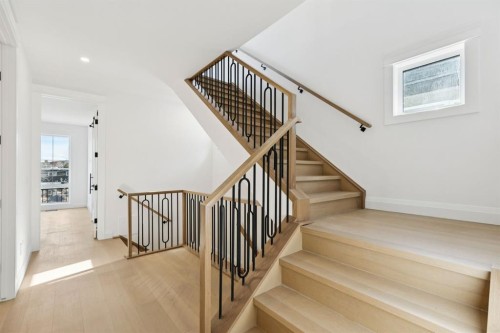 523 32 Street, Calgary, AB - Indoor Photo Showing Other Room