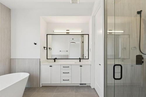523 32 Street, Calgary, AB - Indoor Photo Showing Bathroom