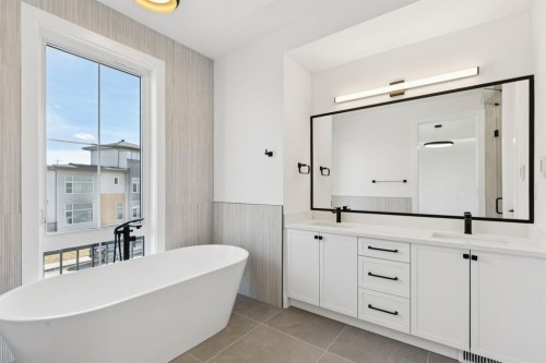 523 32 Street, Calgary, AB - Indoor Photo Showing Bathroom