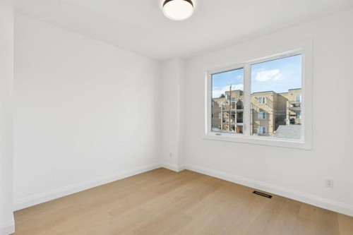 523 32 Street, Calgary, AB - Indoor Photo Showing Other Room