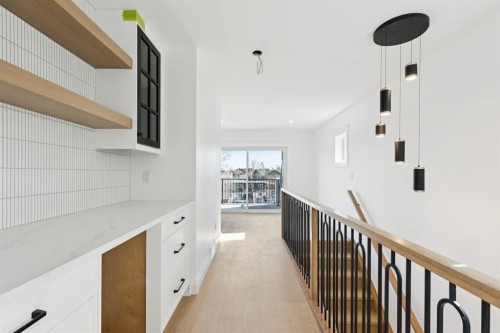 523 32 Street, Calgary, AB - Indoor Photo Showing Other Room