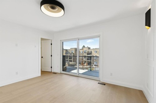 523 32 Street, Calgary, AB - Indoor Photo Showing Other Room