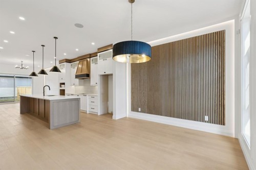 523 32 Street, Calgary, AB - Indoor Photo Showing Kitchen With Upgraded Kitchen