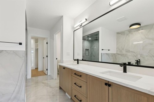 523 32 Street, Calgary, AB - Indoor Photo Showing Bathroom