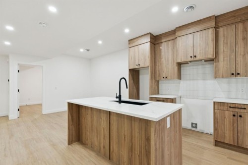 523 32 Street, Calgary, AB - Indoor Photo Showing Kitchen