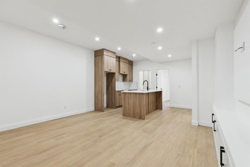 523 32 Street, Calgary, AB - Indoor Photo Showing Kitchen