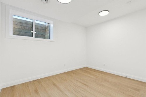 523 32 Street, Calgary, AB - Indoor Photo Showing Other Room