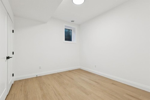 523 32 Street, Calgary, AB - Indoor Photo Showing Other Room