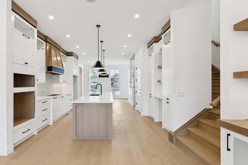 523 32 Street, Calgary, AB - Indoor Photo Showing Other Room