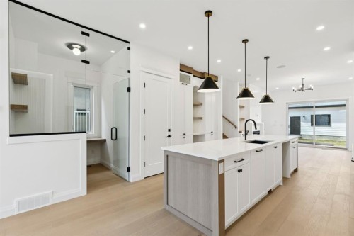 523 32 Street, Calgary, AB - Indoor Photo Showing Kitchen With Upgraded Kitchen