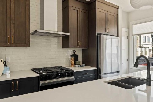  - Indoor Photo Showing Kitchen With Double Sink With Upgraded Kitchen
