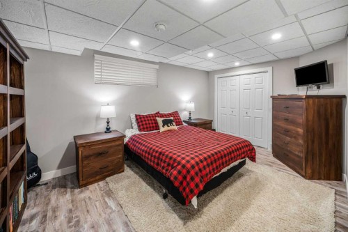 209 Sandpiper Crescent, Chestermere, AB - Indoor Photo Showing Bedroom