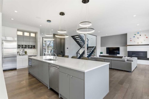 10 Lissington Drive Sw, Calgary, AB - Indoor Photo Showing Kitchen With Fireplace With Upgraded Kitchen