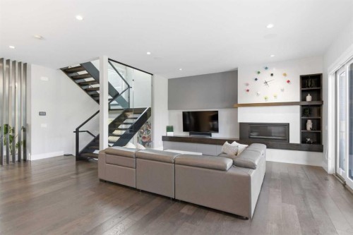 10 Lissington Drive Sw, Calgary, AB - Indoor Photo Showing Living Room With Fireplace