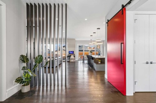 10 Lissington Drive Sw, Calgary, AB - Indoor Photo Showing Other Room