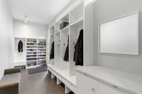 10 Lissington Drive Sw, Calgary, AB - Indoor Photo Showing Other Room