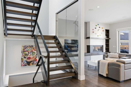 10 Lissington Drive Sw, Calgary, AB - Indoor With Fireplace