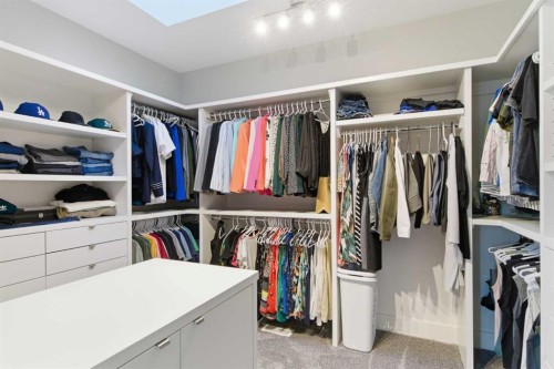 10 Lissington Drive Sw, Calgary, AB - Indoor With Storage